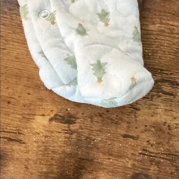 Adorable Holiday White and Gold Kids Footie - Picture 5 of 8